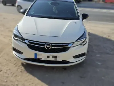 Usado Opel Astra Dynamic 110 CV (80 kW) 2016 Blanco Familiar