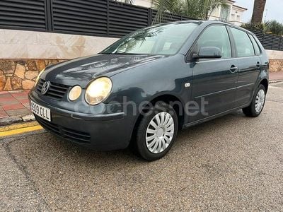 Azul Usado 2004 VW Polo Highline Berlina | 2500 €