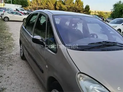 Usado Citroën Xsara Picasso 90 CV (66 kW) 2003 Gris / plata Monovolumen