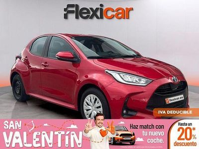 Usado Toyota Yaris Hybrid Active 116 CV (85 kW) 2023 Rojo