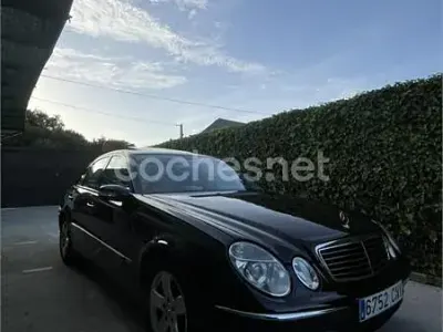 Usado Mercedes E240 Avantgarde 170 CV (125 kW) 2003 Negro Berlina