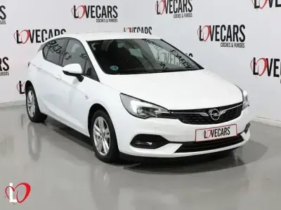 Usado Opel Astra GS Line 105 CV (77 kW) 2020 Blanco Berlina