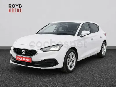 Usado Seat Leon Style 110 CV (80 kW) 2022 Blanco Berlina