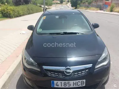Usado Opel Astra Sport 125 CV (91 kW) 2011 Negro Berlina