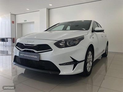 Blanco Usado 2024 Kia Ceed Utilitario | 18.990 € (Un poco caro)