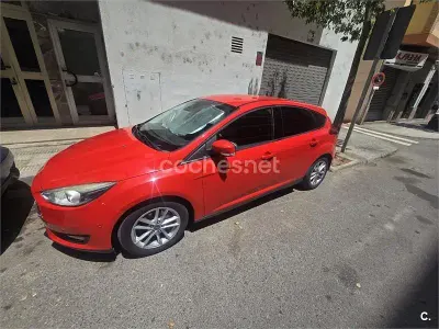 Usado Ford Focus Sport 125 CV (91 kW) 2015 Rojo Berlina
