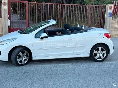 Usado Peugeot 207 CC 120 CV (88 kW) 2010 Blanco Descapotable
