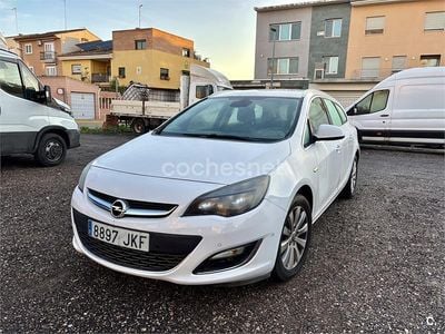 Blanco Usado 2015 Opel Astra Excellence Familiar | 4990 € (Precio justo)