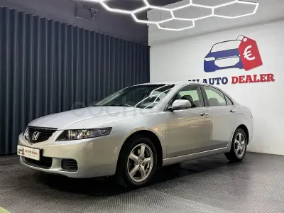 Usado Honda Accord Sport 155 CV (114 kW) 2004 Gris / plata Berlina