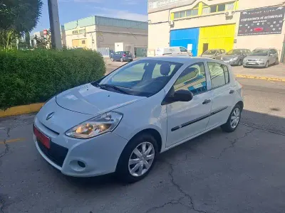 Usado Renault Clio IV Business 90 CV (66 kW) 2012 Blanco Berlina