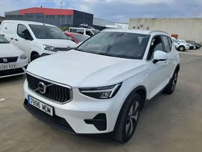 Käytetty Volvo XC40 Plus 262 HP (192 kW) 2023 Valkoinen Katumaasturi