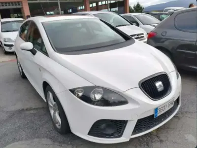 Usado Seat Leon Sport 105 CV (77 kW) 2008 Blanco Utilitario