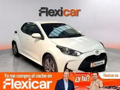 Usado Toyota Yaris Active 116 CV (85 kW) 2025 Blanco Utilitario