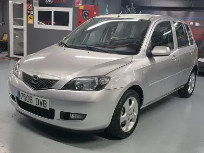Usado Mazda 2 Active 68 CV (50 kW) 2006 Gris / plata Utilitario