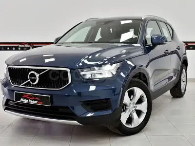 Käytetty Volvo XC40 Momentum 150 HP (110 kW) 2020 Sininen Katumaasturi