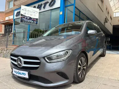 Usado Mercedes B200 150 CV (110 kW) 2021 Gris / plata Utilitario