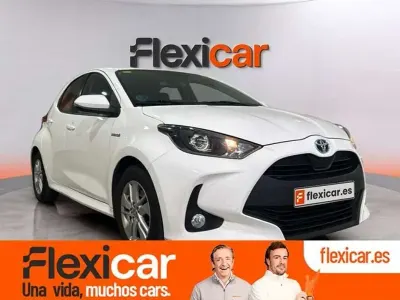 Usado Toyota Yaris Active 99 CV (72 kW) 2020 Blanco Utilitario