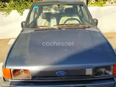 Usado Ford Fiesta 59 CV (43 kW) 1988 Gris / plata Utilitario