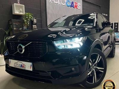Käytetty Volvo XC40 150 HP (110 kW) 2020 Musta Katumaasturi
