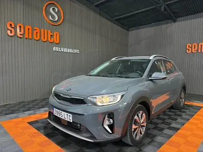 Usado Kia Stonic 120 CV (88 kW) 2021 Gris / plata SUV