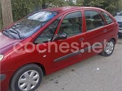 Usado Citroën Xsara Picasso 90 CV (66 kW) 2001 Granate Monovolumen