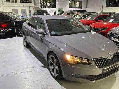 Usado Skoda Superb SportLine 150 HP (110 kW) 2018 Cinzento Sedan