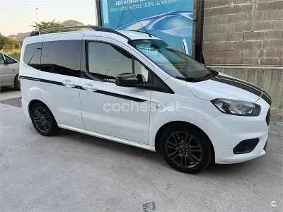 Usado Ford Tourneo Courier Sport 100 CV (73 kW) 2018 Blanco Monovolumen