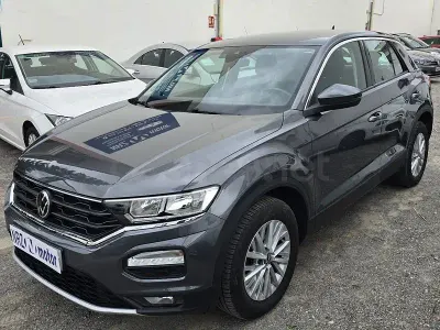 Usado VW T-Roc Advance 115 CV (84 kW) 2021 Gris / plata SUV