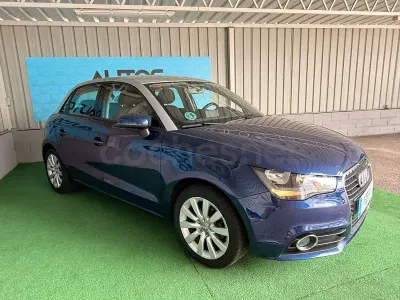 Usado Audi A1 Sportback Attraction 86 CV (63 kW) 2013 Azul Utilitario