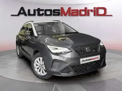 Usado Seat Arona Style 110 CV (80 kW) 2023 Gris SUV
