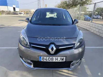 Usado Renault Scénic III Dynamique 110 CV (80 kW) 2012 Marrón Monovolumen