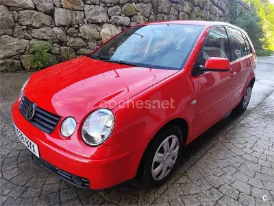 Usado VW Polo Trendline 75 CV (55 kW) 2003 Rojo Berlina