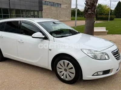 Używany Opel Insignia Excellence 130 KM (95 kW) 2014 Biały Kombi