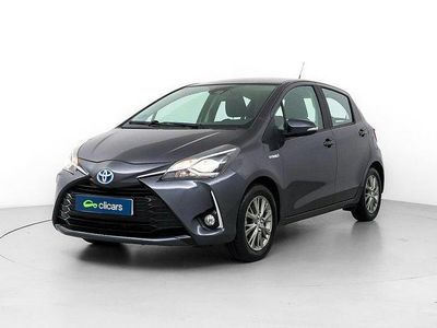 Käytetty Toyota Yaris Hybrid Active 100 HP (73 kW) 2019 Harmaa Sedan