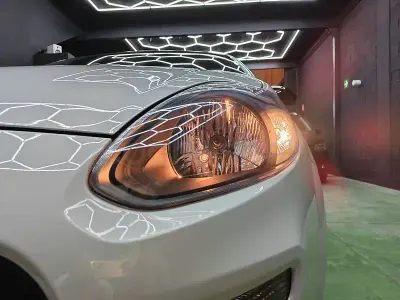 Usado Fiat Punto Young 69 CV (50 kW) 2014 Blanco Utilitario