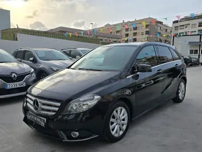 Begagnad Mercedes B180 109 HK (80 kW) 2012 Svart Minibuss