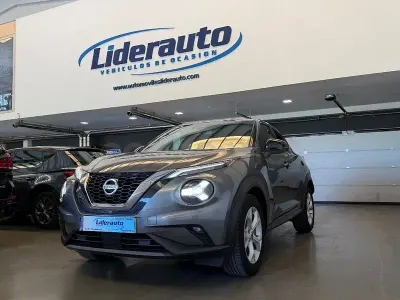 Usado Nissan Juke N-Connecta 114 CV (83 kW) 2021 Gris / plata SUV