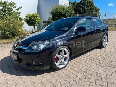 Negro Usado 2009 Opel Astra GTC Sport Berlina | 7995 € (Caro)