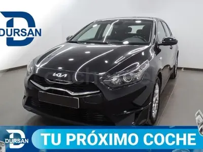 Usado Kia Ceed 120 CV (88 kW) 2023 Negro Utilitario