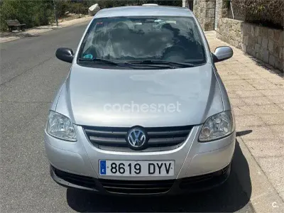Usado VW Fox 75 CV (55 kW) 2006 Gris / plata Utilitario