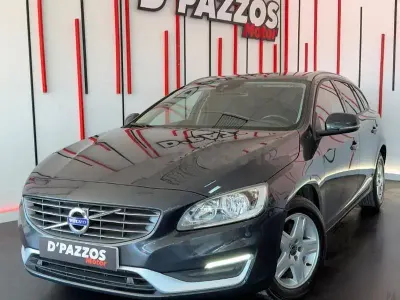Usado Volvo V60 Momentum 115 CV (84 kW) 2015 Gris / plata Familiar