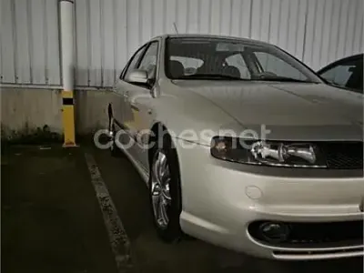 Usado Seat Leon Sport 105 CV (77 kW) 2002 Beige Utilitario