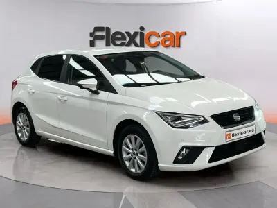 Usado Seat Ibiza Style Plus 110 CV (80 kW) 2021 Blanco Utilitario