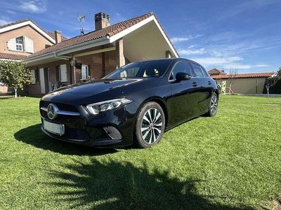 Usado Mercedes A180 116 CV (85 kW) 2021 Negro Utilitario