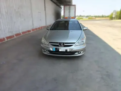Usado Peugeot 607 204 CV (150 kW) 2008 Gris Berlina