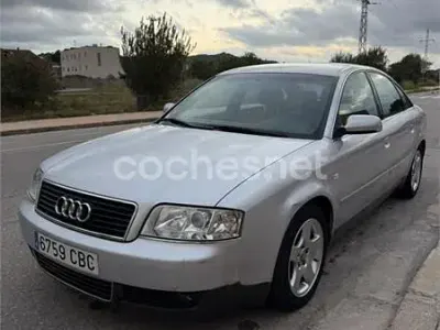 Usado Audi A6 165 CV (121 kW) 2002 Gris / plata Berlina