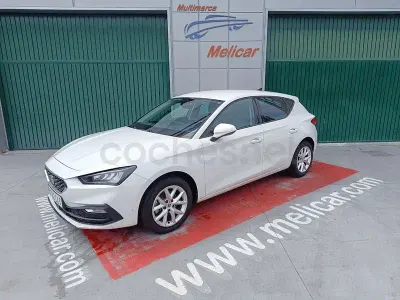 Usado Seat Leon Style 110 CV (80 kW) 2021 Blanco Berlina