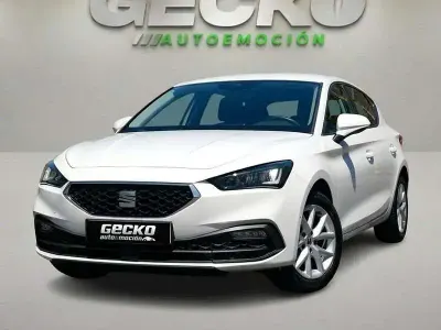 Usado Seat Leon Style 110 CV (80 kW) 2021 Blanco Utilitario