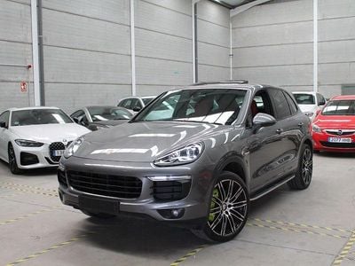 Käytetty Porsche Cayenne S E-Hybrid 416 HP (305 kW) 2015 Harmaa Katumaasturi