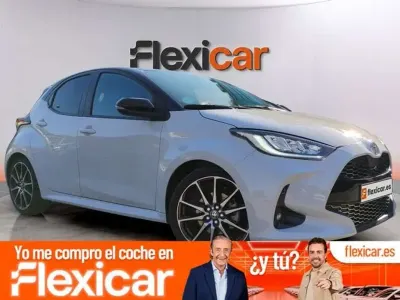 Usado Toyota Yaris Plus 131 CV (96 kW) 2024 Gris Utilitario